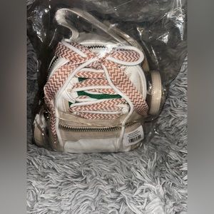STEVE MADDEN
ROARING BAG WHITE/GREEN